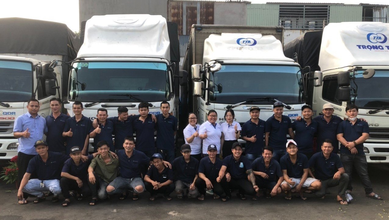 Đội ngũ tài xế xe đầu kéo container Trọng Tấn dày dặn kinh nghiệm chuyên tuyến Vĩnh Phúc đi TP Hồ Chí Minh và các tỉnh miền Nam. doi-ngu-tai-xe-xe-dau-keo-container-trong-tan