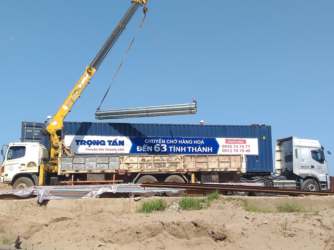 Xe container giao hàng tại KCN Hải Hà chuyên nghiệp, đảm bảo an toàn hàng hóa, vận chuyển nhanh chóng, đúng tiến độ, phù hợp doanh nghiệp sản xuất và khu công nghiệp lớn Xe-container-giao-hang-tai-KCN-Hai-Ha-nhanh-chong-an-toan-dung-tien-do