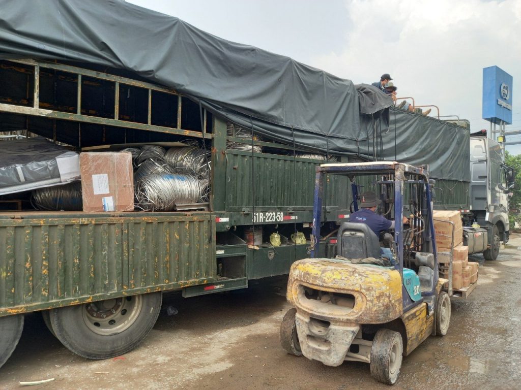 xe tải chở hàng tại hcm