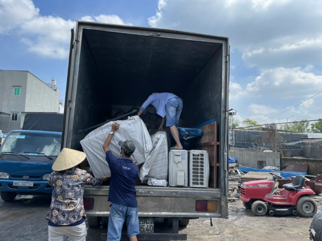 Tính theo xe Xe tải chở hàng Vĩnh Phúc đi Quảng Ngãi