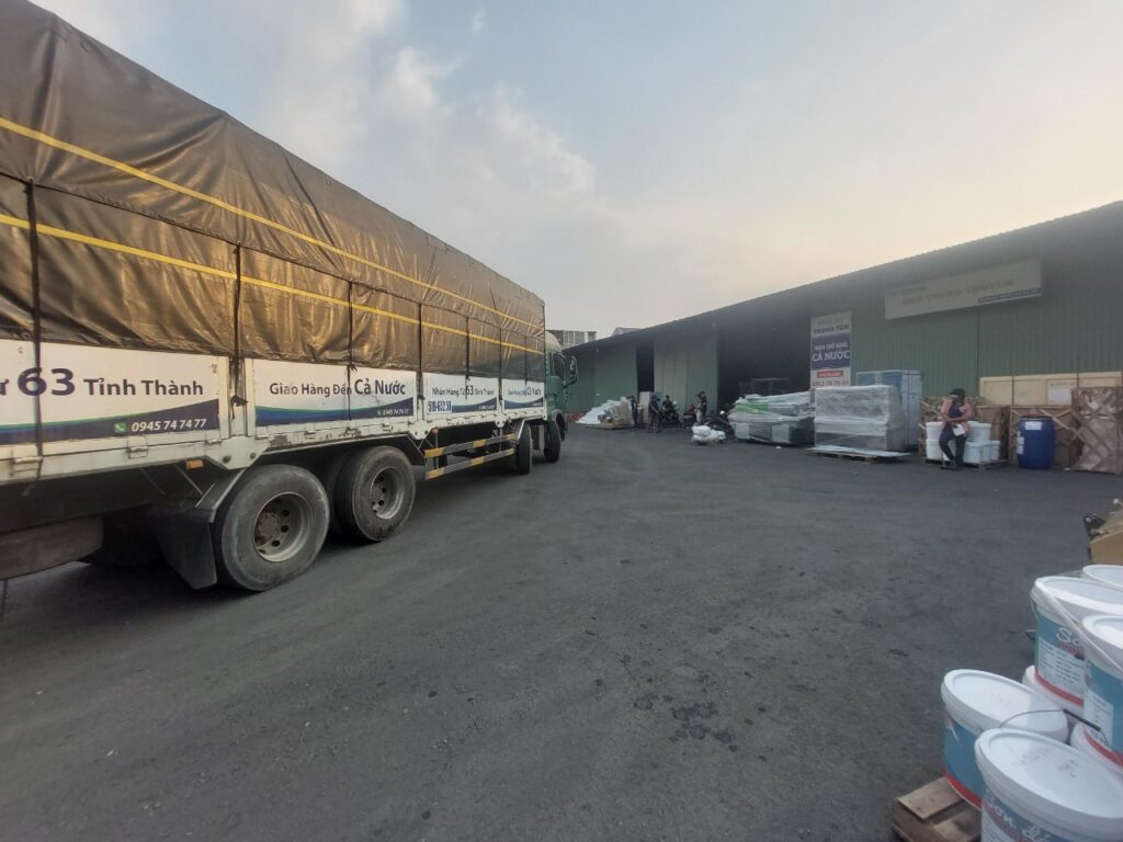 Xe tải chở hàng Vĩnh Phúc đi Sài Gòn