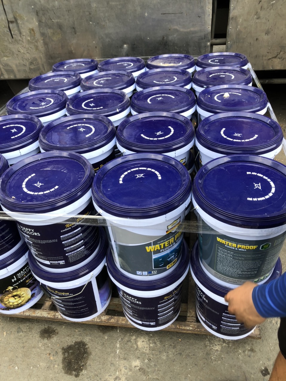 Vận chuyển hàng sơn đi Quảng Nam bằng xe đầu kéo container chuyên nghiệp, đóng gói chuẩn chống đổ vỡ, bảo hiểm hàng hóa đầy đủ, hóa đơn VAT theo yêu cầu Hang-hoa-di-Quang-Nam