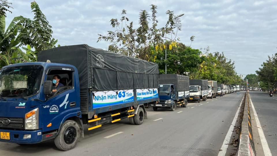 Xe đầu kéo thùng bạt vận chuyển hàng Bình Định vào TPHCM  Vận Tải Miền  Trung