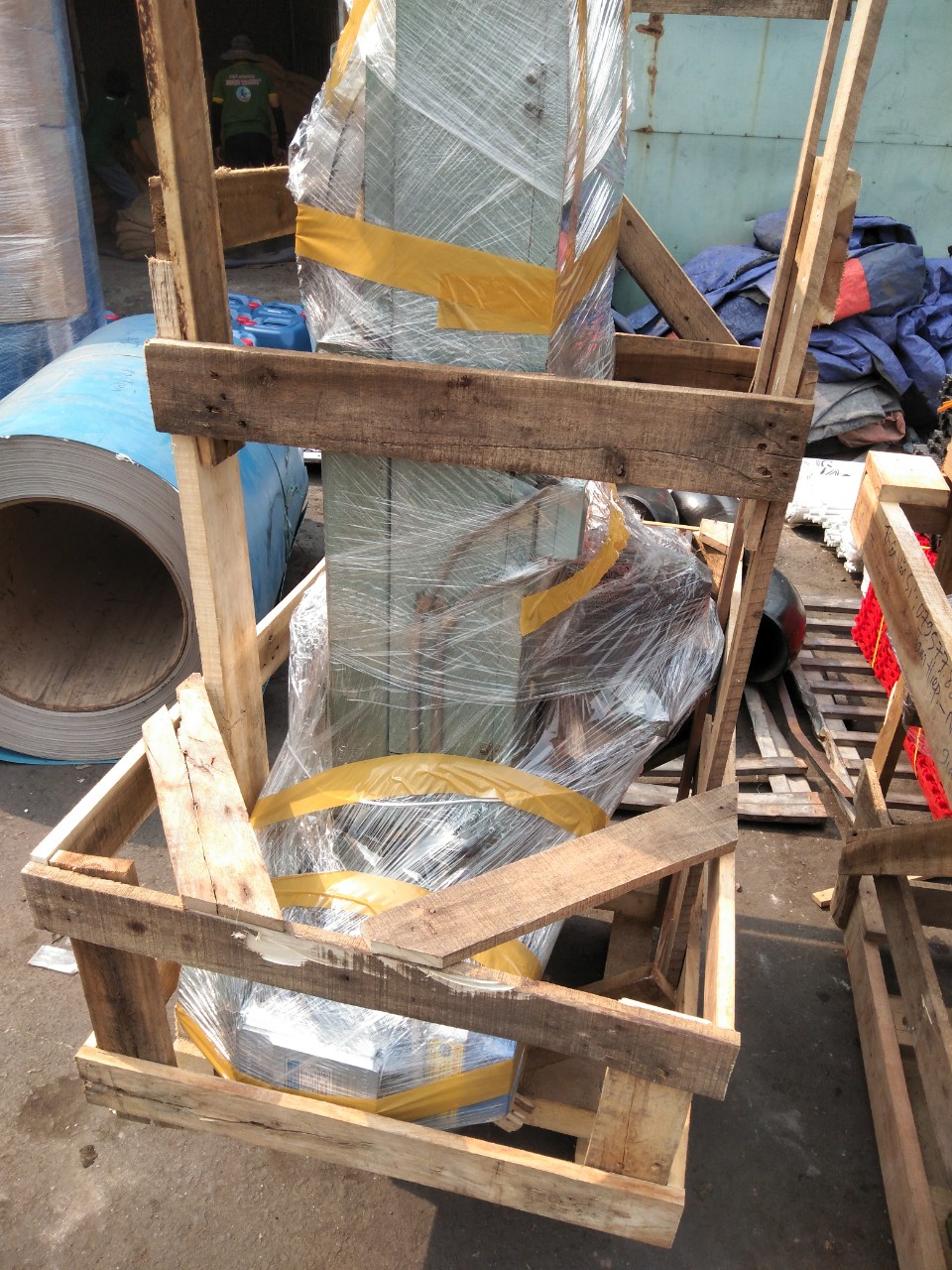 Chở hàng linh kiện điện tử đi Hồ Chí Minh an toàn và giá rẻ Hang-hoa-cong-nghiep