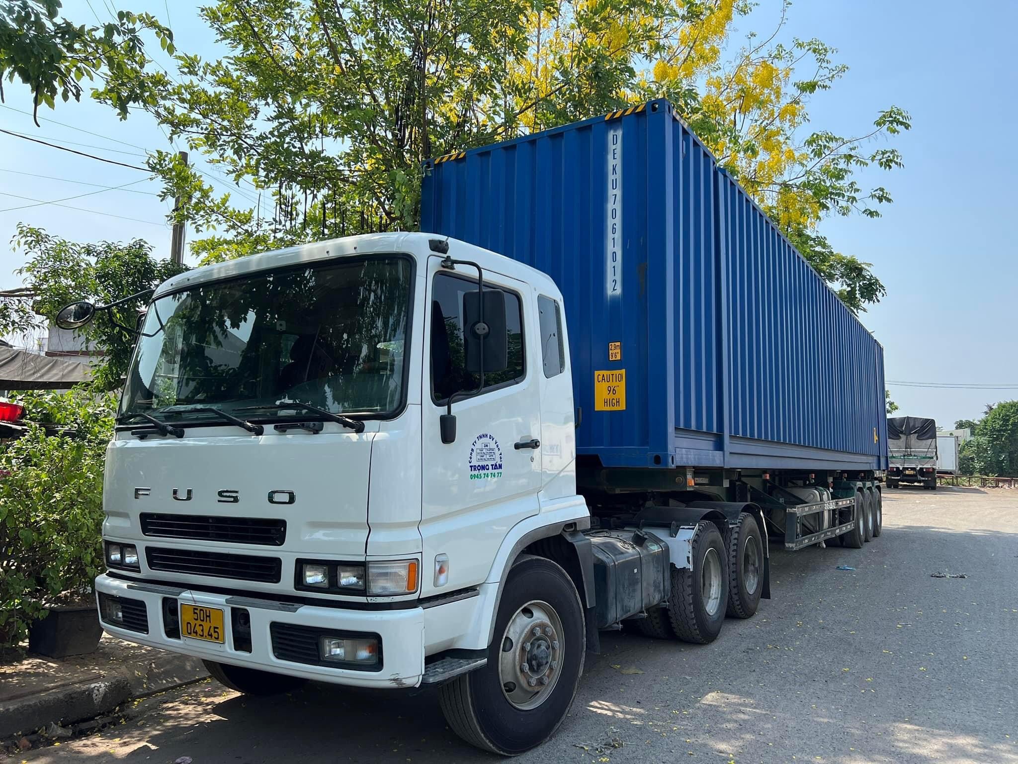 Dịch vụ vận tải chuyển hàng bằng xe cont 40 feet chuyên chở các loại hàng hóa cồng kềnh hàng công nghiệp nặng chạy tuyến đường dài giao hàng nhanh đi Thái Nguyên Xe-cont-40-feet-cho-hang-nang-giao-tan-noi-tai-Thai-Nguyen