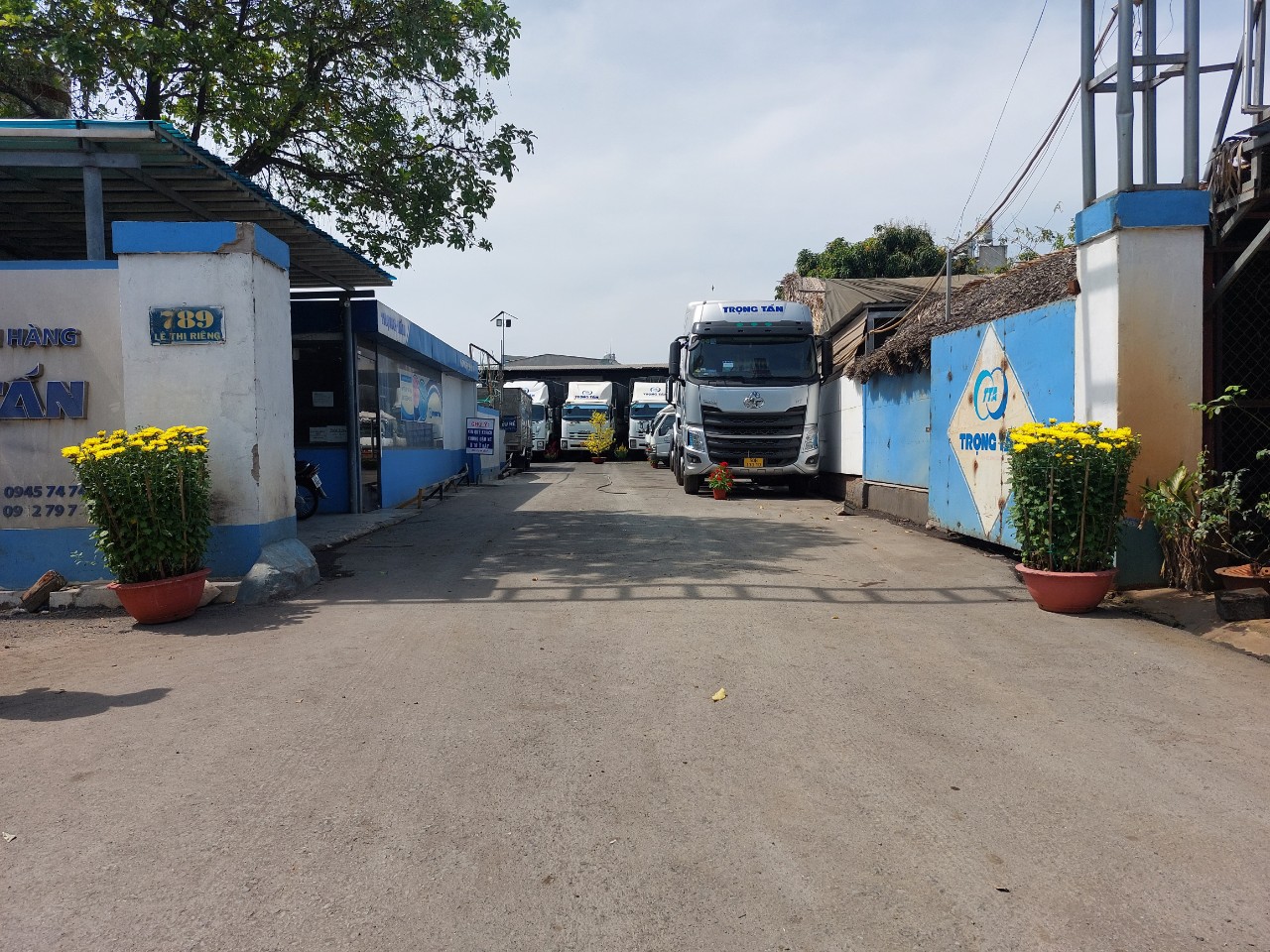 Công ty Trọng Tấn xe đầu kéo container chuyên tuyến đèo núi Nam Định Lâm Đồng cam kết chuyên nghiệp uy tín hàng đầu, giao hàng nguyên vẹn đúng hẹn mỗi chuyến Trong-Tan-cho-thue-xe-container-gia-tot-tuyen-Nam-Dinh-Lam-Dong