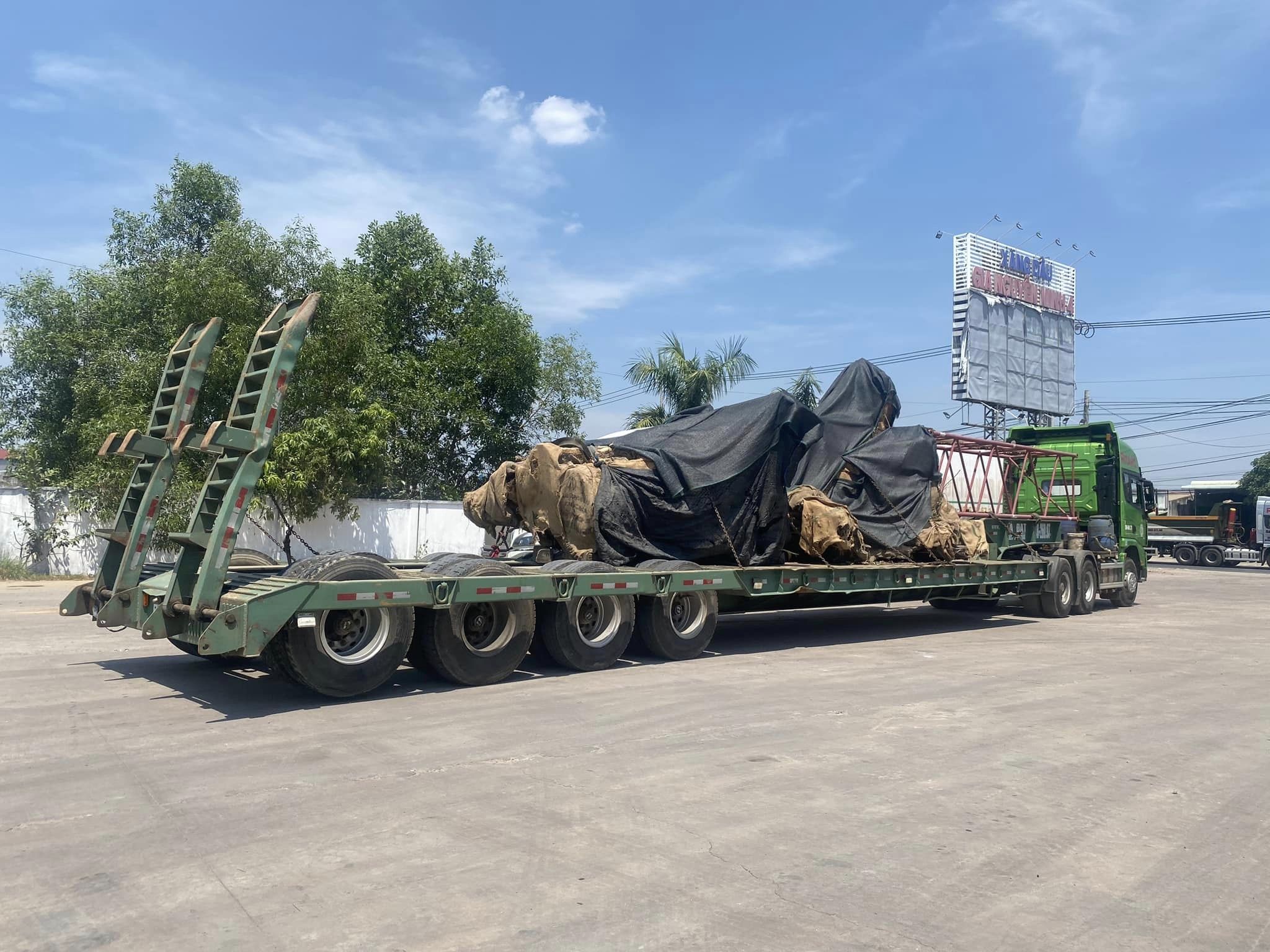 Vận chuyển hàng hóa quá khổ Mooc lùn Vũng Tàu đi Quảng Nam van-chuyen-hang-qua-kho-qua-tai-mooc-lun-min