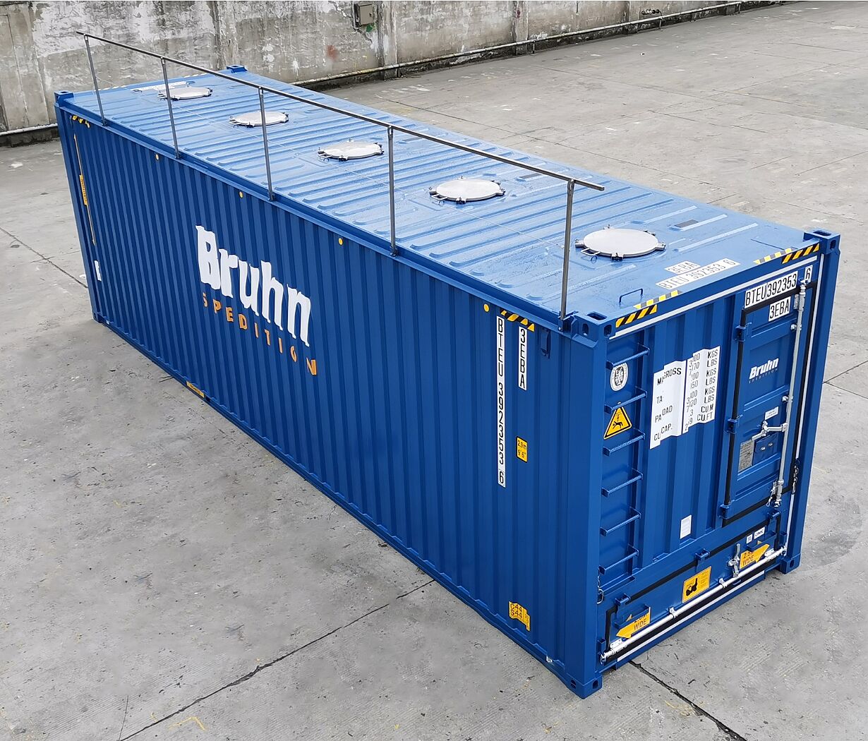 Container vận chuyển an toàn, không móp, kín nước, sàn chắc chắn, bảo vệ hàng nhạy cảm như thực phẩm và dược phẩm, đảm bảo nguyên vẹn trong suốt hành trình Container-hang-roi