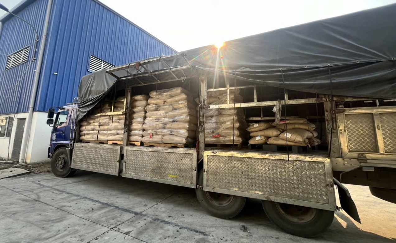 Vận chuyển nguyên liệu nông nghiệp mì, mía, cao su đi Tây Ninh bằng xe tải 20 tấn bửng hông, bốc dỡ nhanh, an toàn, đúng tiến độ, giá cước hợp lý cho doanh nghiệp Van-chuyen-nguyen-lieu-nong-nghiep-di-Tay-Ninh-bang-xe-tai-bung-hong-nhanh-chong-an-toan