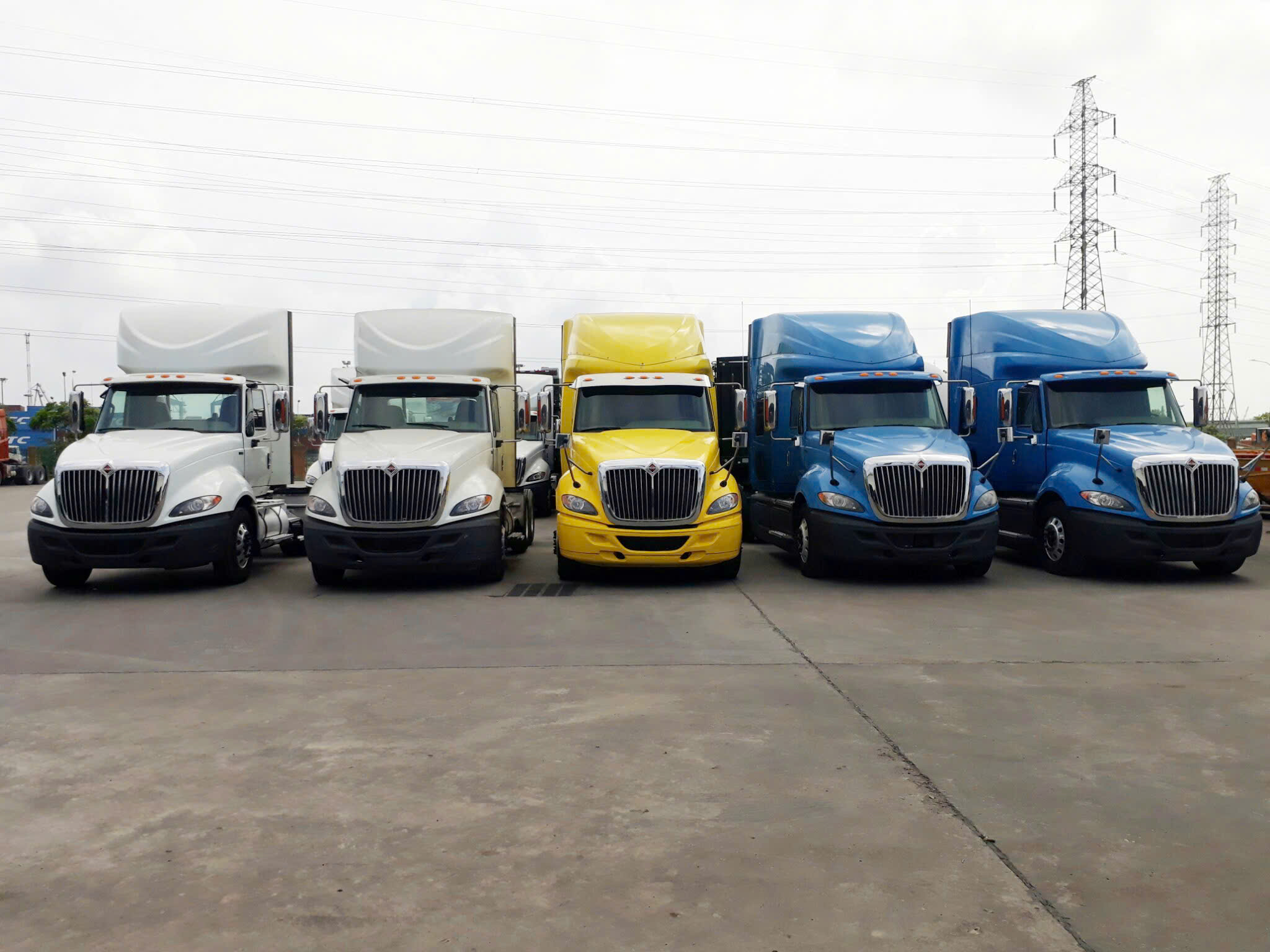 Xe đầu kéo rất đa dạng về chung loại, sức kéo cũng như các hãng sản xuất Xe đầu kéo rất đa dạng về chung loại, sức kéo cũng như các hãng sản xuất