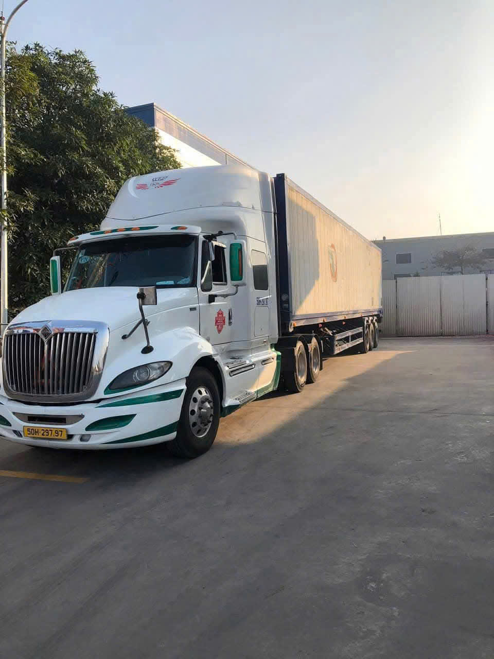 Xe đầu kéo Container chở hàng Phú Thọ đi Huế Xe đầu kéo Container chở hàng Phú Thọ đi Huế