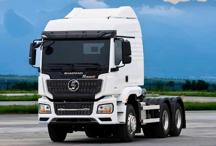 Đầu container chắc chắn kéo hàng an toàn đến Quảng Bình. Xe-dau-keo-Container