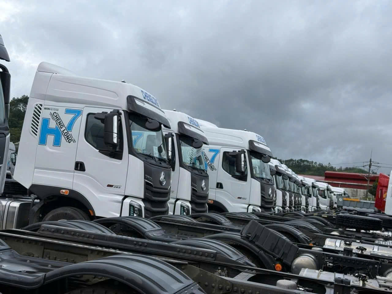 Đội xe đầu kéo chở hàng an toàn nhanh chóng tận tâm Doi-xe-dau-keo