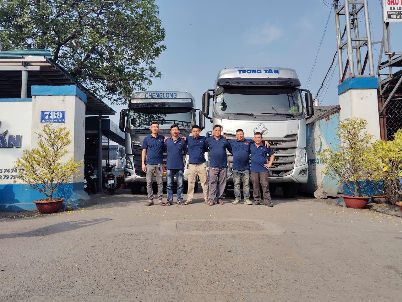 Lái xe chuyên nghiệp bằng FC, am hiểu địa hình tuyến dài, xử lý tình huống linh hoạt. Doi-ngu-tai-xe