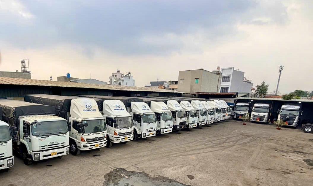 Đội xe lớn đa dạng, đầu kéo container 20ft 40ft 45ft, điều phối xe linh hoạt đáp ứng mọi đơn hàng. Doi-xe-dau-keo