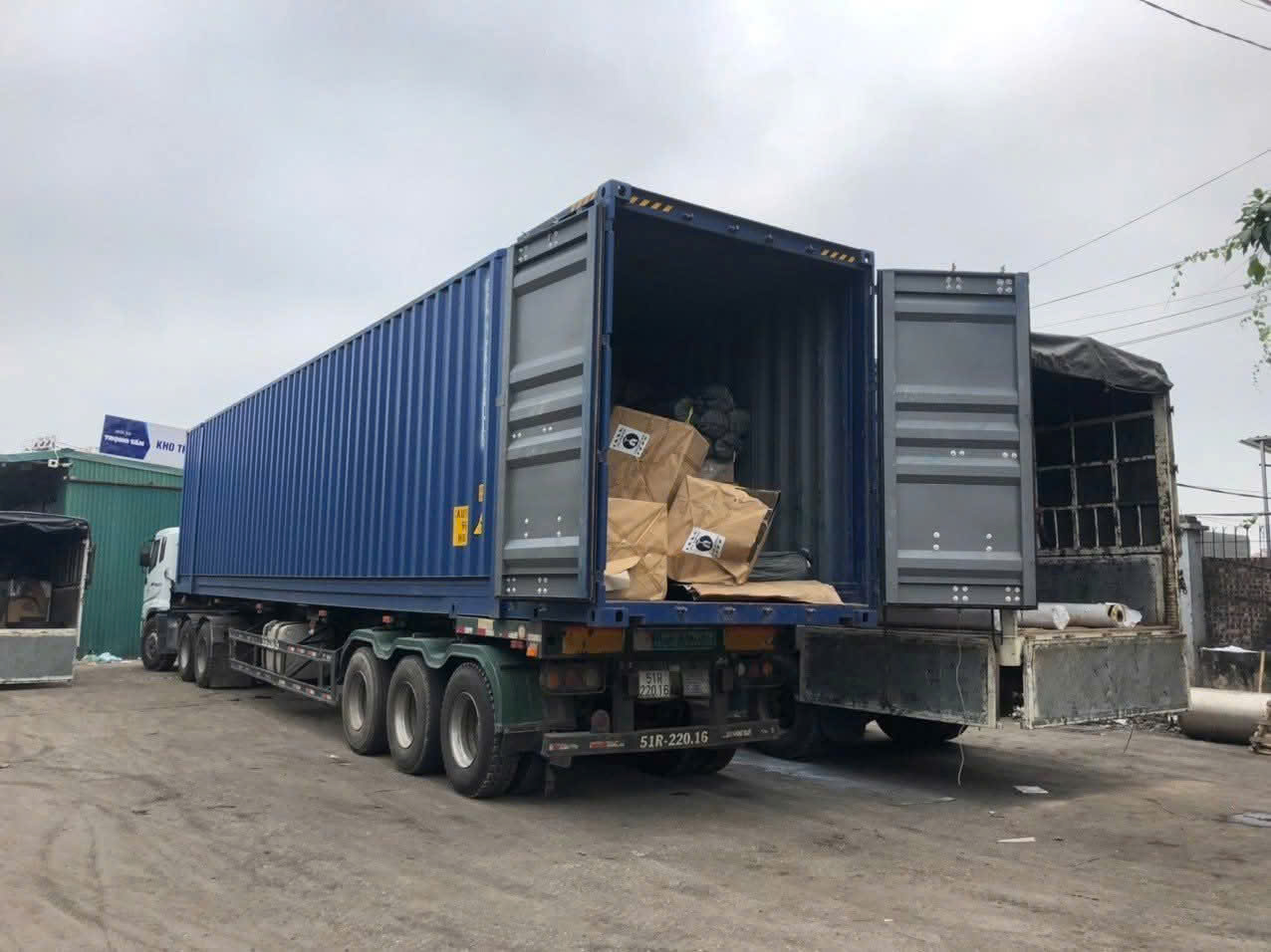 Xe đầu kéo hiện đại trang bị đầy đủ thiết bị an toàn, bảo dưỡng định kỳ, vận hành tốt địa hình đèo dốc. Xe-dau-keo-Container