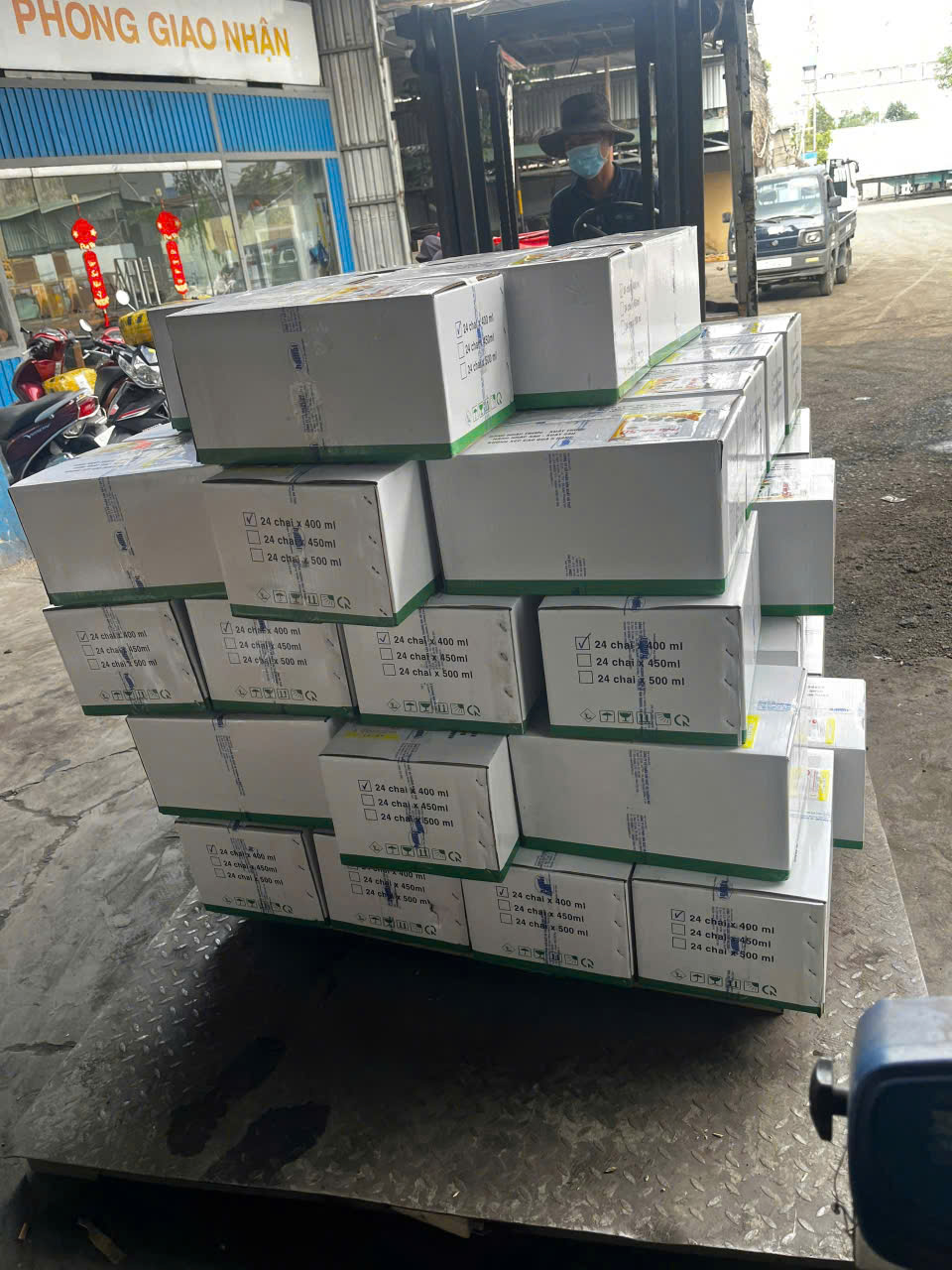 Nhận chở hàng vật tư nông nghiệp đi các tỉnh, xe container đủ loại luôn có sẵn. Giao hàng đúng hẹn, Hang-vat-tu-nong-nghiep