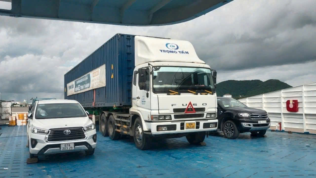 Cho thuê xe đầu kéo container chuyên tuyến Bắc Giang Vĩnh Long lái xe kinh nghiệm giao hàng nguyên seal Cho-thue-xe-dau-keo-container-cho-hang-vinh-long