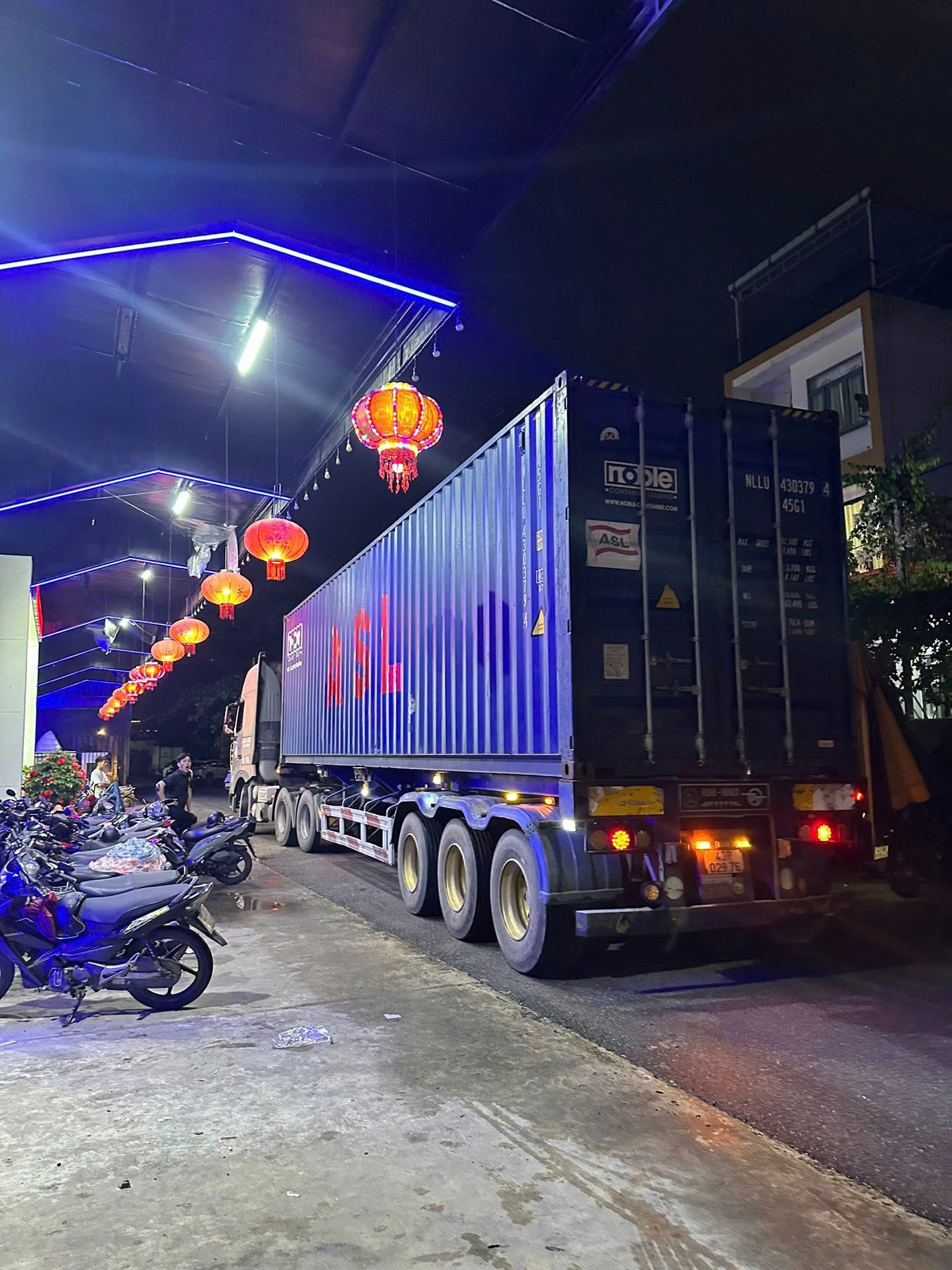 Container 40 feet cho thuê vận chuyển hàng hóa nặng, cồng kềnh từ Hà Nam đi Vũng Tàu, dịch vụ trọn gói, an toàn, đúng tiến độ và tiết kiệm chi phí cho khách hàng Container-40-feet