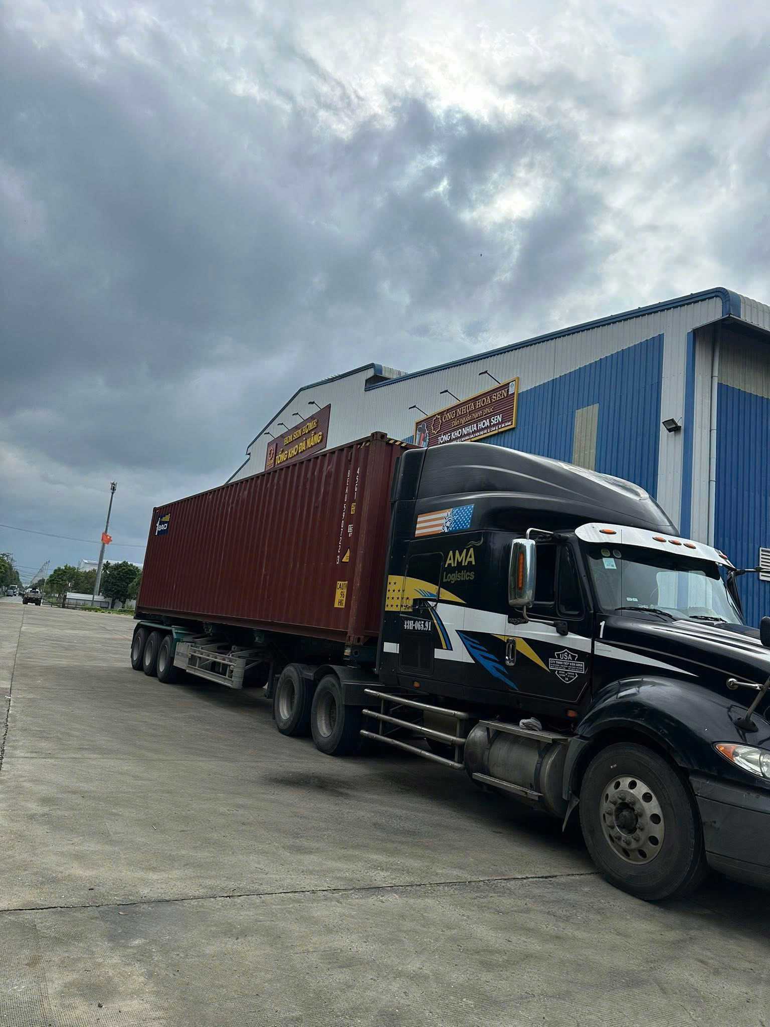 Dịch vụ cho thuê xe đầu kéo container chở hàng từ Hà Nam đi Hồ Chí Minh uy tín, an toàn, nhanh chóng, giá cạnh tranh, chuyên nghiệp, vận chuyển nông sản, thực phẩm, dược phẩm, hàng cồng kềnh Dich-vu-cho-thue-xe-dau-keo-cho-hang-Ha-Nam-Ho-Chi-Minh