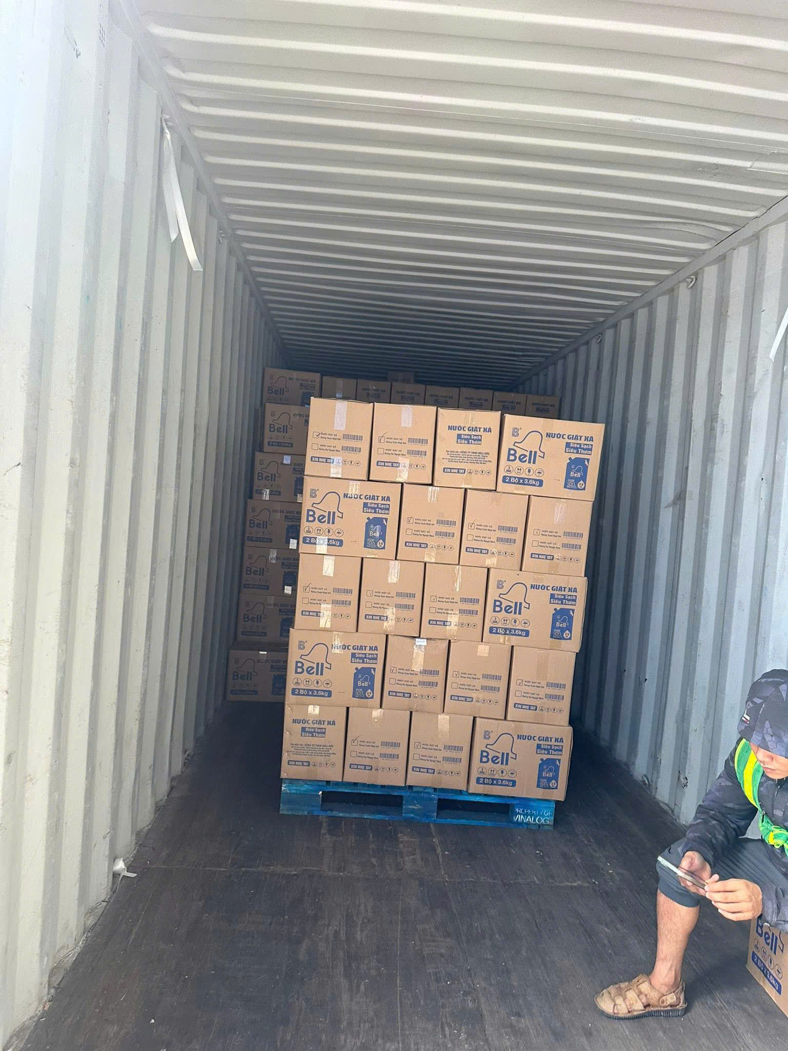 Dịch vụ cho thuê xe container kín chở hàng hóa, thực phẩm, dược phẩm từ Hà Nam đi Hồ Chí Minh, uy tín, đảm bảo nhiệt độ ổn định, an toàn, đúng tiến độ và chi phí hợp lý. Container-kin