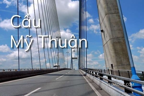 Xe đầu kéo container từ Hà Nam đang vận chuyển hàng hóa qua cầu Mỹ Thuận, cửa ngõ quan trọng kết nối cao tốc Trung Lương để giao hàng nhanh chóng vào địa phận Tiền Giang. Xe-dau-keo-container-vuot-cau-My-Thuan-dua-hang-tu-Ha-Nam-ve-Tien-Giang