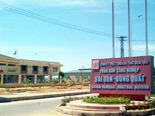 Dịch vụ cho thuê xe đầu kéo Container chở hàng Vĩnh Phúc đi Quảng Ngãi giá tốt, gioa hàng nhanh chóng và đúng hẹn kịp tiến độ cho các nhà máy xe-dau-keo-container-vinh-phuc-di-khu-kinh-te-dung-quat