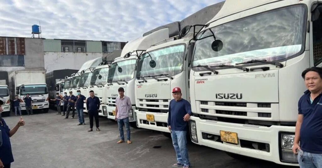 Đội ngũ tài xế nhiều năm kinh nghiệm, thông thạo các tuyến đường Bắc Nam, đảm bảo vận chuyển hàng hóa an toàn, đúng thời gian và đúng lộ trình doi-ngu-tai-xe-giau-kinh-nghiem-van-chuyen-hang-hoa-chuyen-nghiep