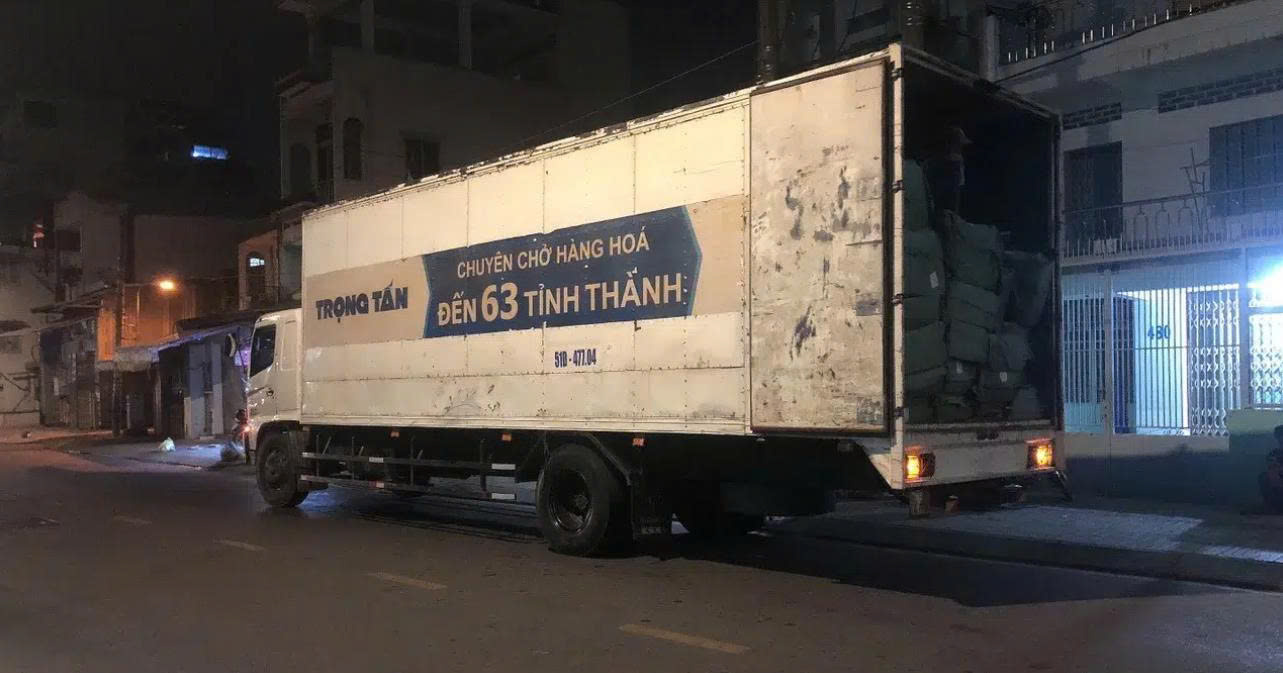 cho-thue-xe-tai-thung-kin-cho-hang