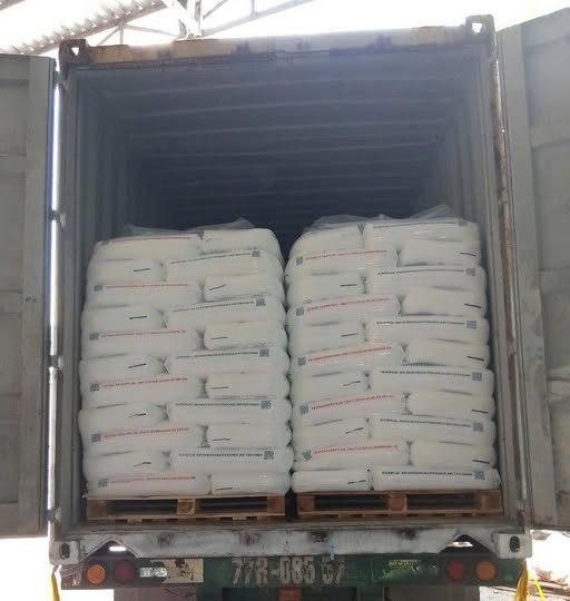 Vận chuyển hạt nhựa công nghiệp bằng container kín đảm bảo an toàn sạch sẽ không nhiễm ẩm trong suốt hành trình dài Hang-hat-nhua