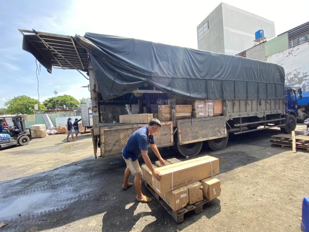 Hàng tiêu dùng đóng gói, đồ gia dụng, linh kiện điện tử và vật tư công nghiệp được vận chuyển từ Đồng Nai ra Hà Nội an toàn, đúng tiến độ hang-tieu-dung-va-linh-kien-cong-nghiep-van-chuyen-ha-noi