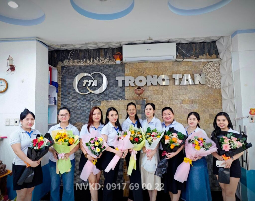nhan-vien-kinh-doanh-tu-van-nhiet-tinh-ho-tro-khach-hang-tan-tam