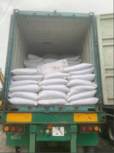 Xe đầu kéo container vận chuyển hàng phân bón đi Sơn La, thùng cont kín che chắn tuyệt đối, bảo quản hàng khô ráo, không ẩm mốc, giao hàng đúng hẹn cho đại lý Van-chuyen-hang-phan-bon-bang-xe-dau-keo-container-di-Son-La