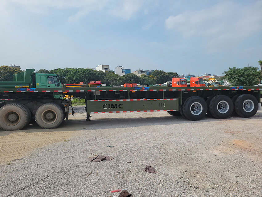 Mooc sàn 40 feet chuyên chở máy móc công nghiệp, kết cấu thép và thiết bị sản xuất từ Đồng Nai đi Ninh Bình an toàn. mooc-san-40-feet-van-chuyen-may-moc-dong-nai-ninh-binh