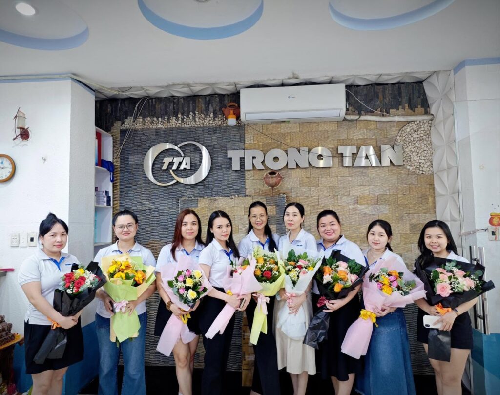 nhan-vien-tu-van-ho-tro-dat-xe-tan-tinh-chuyen-nghiep-than-thien