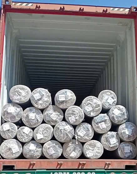 Vận chuyển hàng mút xốp, màng foam bọc lót công nghiệp an toàn. Đội xe chuyên dụng, tài xế kinh nghiệm giúp bảo quản hàng hóa tối đa, không lo va đập, móp méo. Van-chuyen-hang-mut-xop-bang-xe-thung-kin
