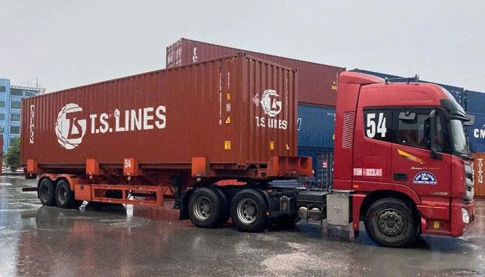 Xe container 40 feet vận chuyển hàng tiêu dùng từ Long An phân phối đến các đại lý tại thành phố Lai Châu và các huyện lân cận an toàn Xe-container-40-feet-van-chuyen-hang-hoa-tuyen-Long-An-Lai-Chau