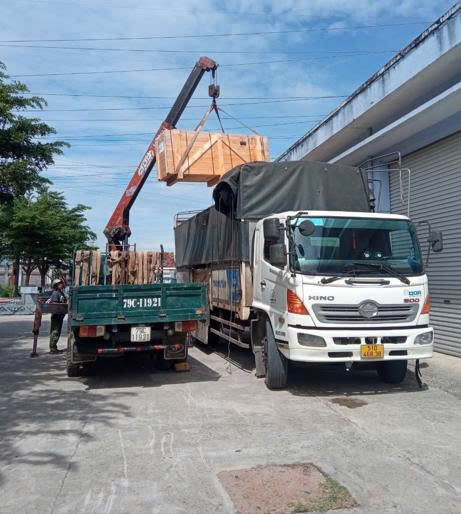 Dịch vụ vận chuyển hàng cồng kềnh, pallet, máy móc và thiết bị bằng xe tải chuyên dụng, đảm bảo an toàn tuyệt đối, giao nhận đúng tiến độ, phục vụ chuyên nghiệp trên mọi tuyến vận chuyển. van-chuyen-hang-cong-kenh-pallet-may-moc