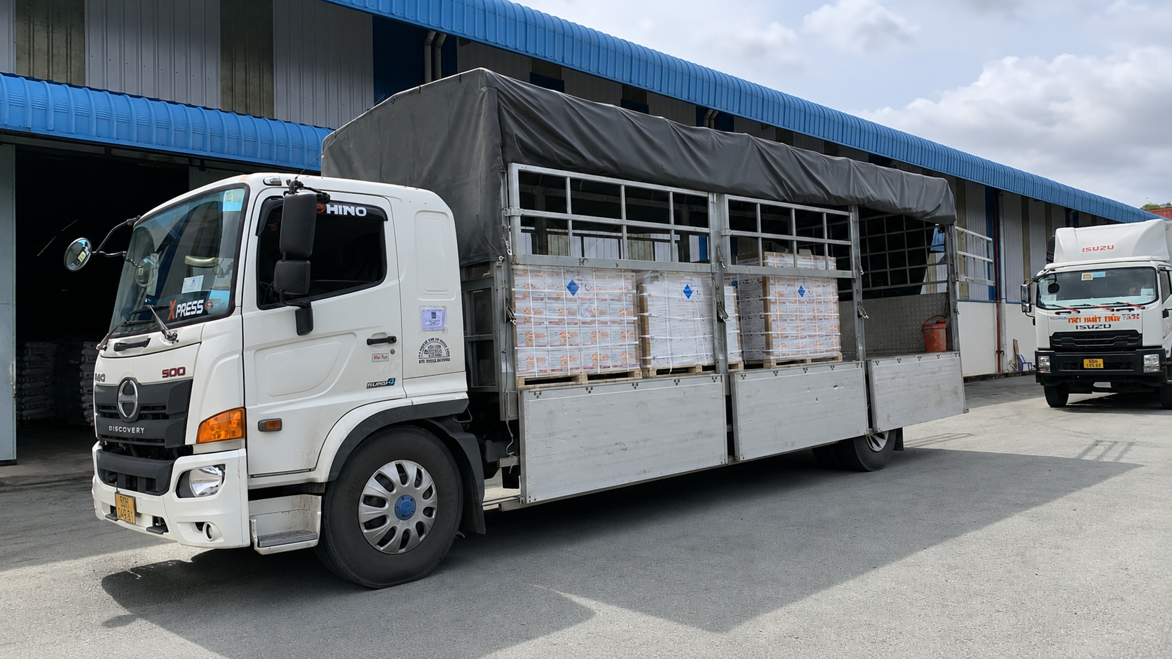 van-chuyen-hang-dong-pallet-va-hang-dong-kien-bang-xe-tai-8-tan-chuyen-dung