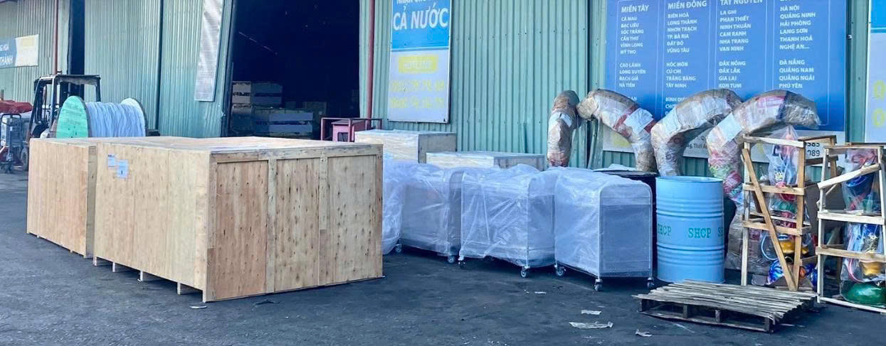 Dịch vụ xe tải 8 tấn vận chuyển linh hoạt nhiều loại hàng hóa, tối ưu chi phí, bảo đảm giao nhận đúng thời gian và đáp ứng hiệu quả nhu cầu vận chuyển đường dài. dap-ung-van-chuyen-da-dang-hang-hoa-voi-chi-phi-hop-ly-va-tien-do-on-dinh