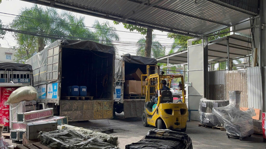 Dịch vụ bốc hàng vận chuyển và giao nhận tại Đắk Nông đảm bảo đúng quy trình an toàn giao hàng đúng tiến độ phục vụ doanh nghiệp và công trình boc-hang-van-chuyen-va-giao-nhan-tai-dak-nong