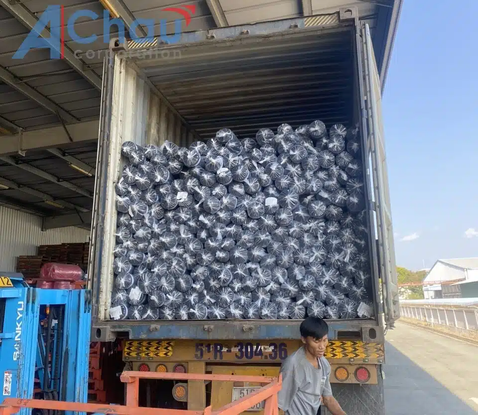 Dịch vụ vận chuyển hàng sợi vải bằng xe container chuyên nghiệp từ Bình Dương đi Thái Bình, cam kết giao hàng đúng tiến độ, bảo quản hàng hóa an toàn với cước phí rẻ nhất Xe-container-van-chuyen-hang-soi-vai-tu-Binh-Duong-di-Thai-Binh-an-toan