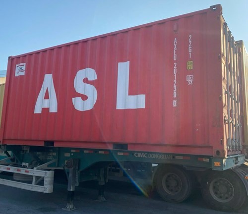 Cho thuê xe container 20 feet chở hàng hóa tải trọng lớn từ Vũng Tàu đi Lai Châu. Thùng xe tiêu chuẩn bảo vệ hàng an toàn, phù hợp các kiện hàng nặng, gọn Cho-thue-container-20-feet-cho-hang-nang-gon-gang-gia-re