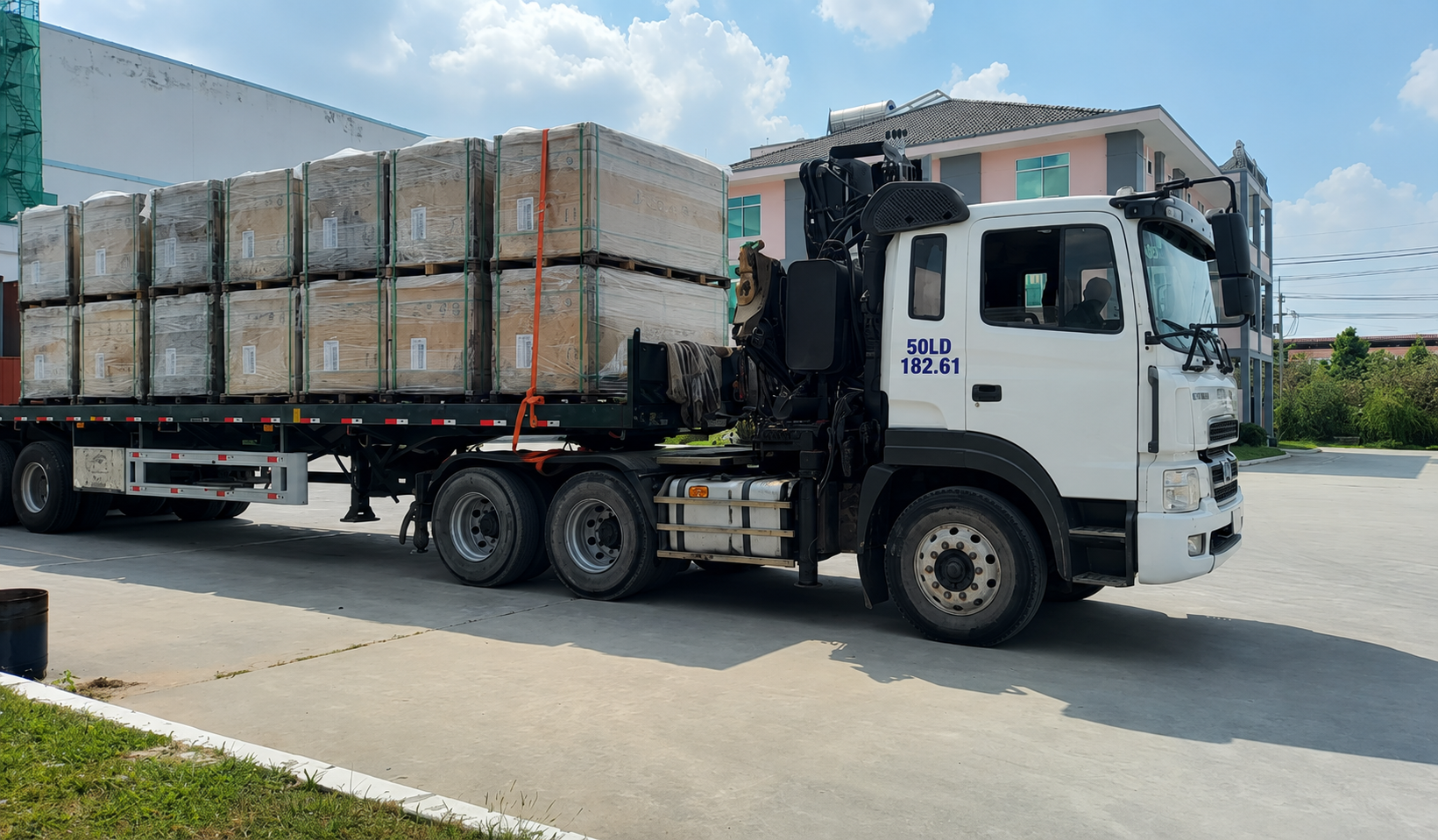 Xe đầu kéo nhận chở hàng nguyên chuyến với lộ trình trực tiếp, không ghép hàng, giúp đảm bảo thời gian giao nhận và an toàn cho hàng hóa. xe-dau-keo-chuyen-cho-hang-nguyen-chuyen