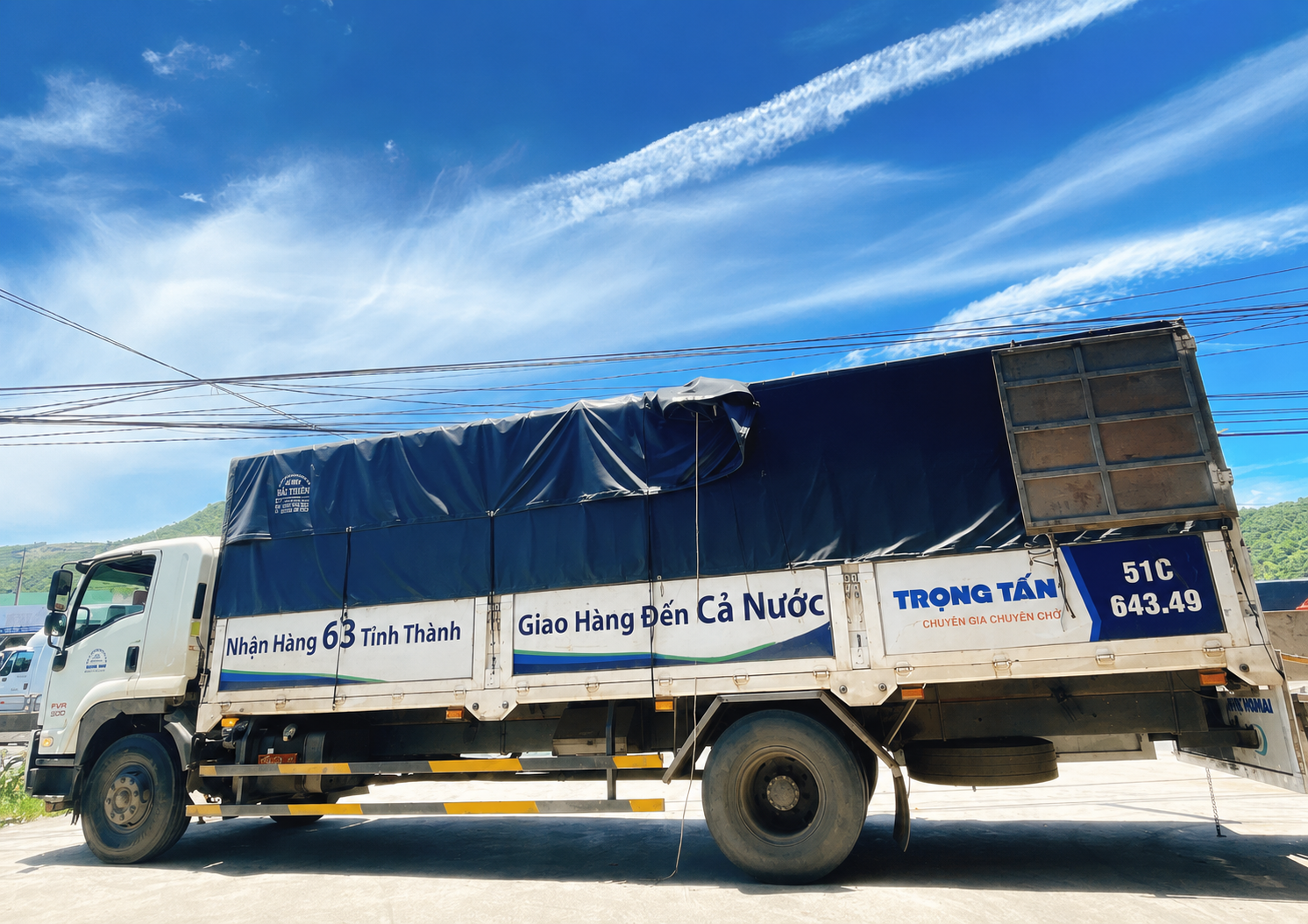 Dịch vụ xe tải 8 tấn phù hợp vận chuyển hàng đến kho trung chuyển, cảng biển, đại lý và các điểm kinh doanh tại Đà Nẵng, giúp việc giao nhận hàng hóa diễn ra nhanh chóng và thuận tiện hơn. ho-tro-giao-hang-den-kho-hang-cang-bien-va-he-thong-phan-phoi