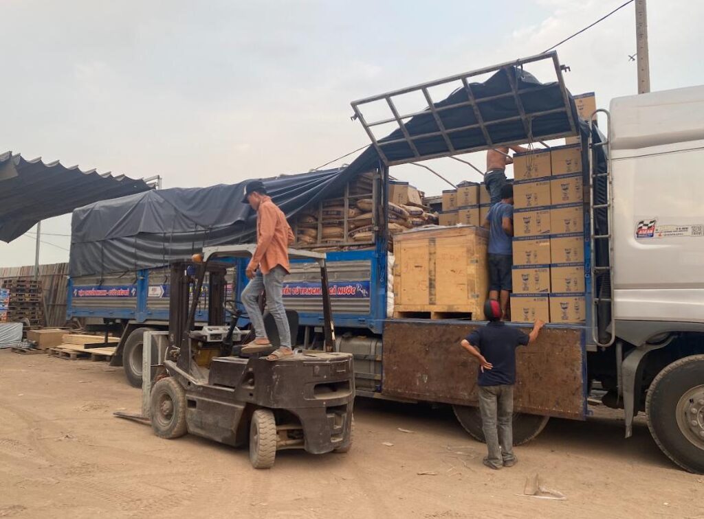 Xe tải 15 tấn giao hàng từ Tây Ninh đến các khu công nghiệp, thành phố, thị xã và huyện tại Bắc Ninh, hỗ trợ giao tận kho, nhà máy và công trình theo yêu cầu. giao-hang-den-cac-khu-cong-nghiep-bac-ninh-dung-tien-do-tan-noi-nhanh-chong