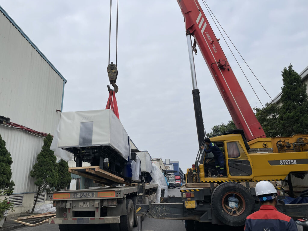 Xe tải và xe đầu kéo giao hàng tận nơi đến thành phố Bắc Giang cùng các khu công nghiệp Quang Châu, Vân Trung, Đình Trám, Song Khê - Nội Hoàng và các huyện trong tỉnh. giao-hang-den-cac-khu-cong-nghiep-va-thanh-pho-bac-giang-dung-tien-do-nhanh