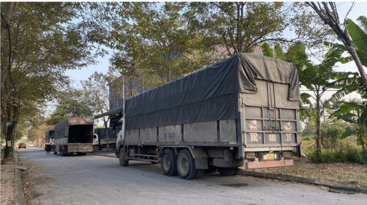 Dịch vụ giao hàng đến các khu vực tại Nghệ An bằng xe tải 15 tấn, hỗ trợ giao tận nơi cho doanh nghiệp, nhà máy, cửa hàng và kho bãi. giao-hang-den-khu-vuc-nghe-an-tan-noi-dung-tien-do-chuyen-nghiep-an-toan