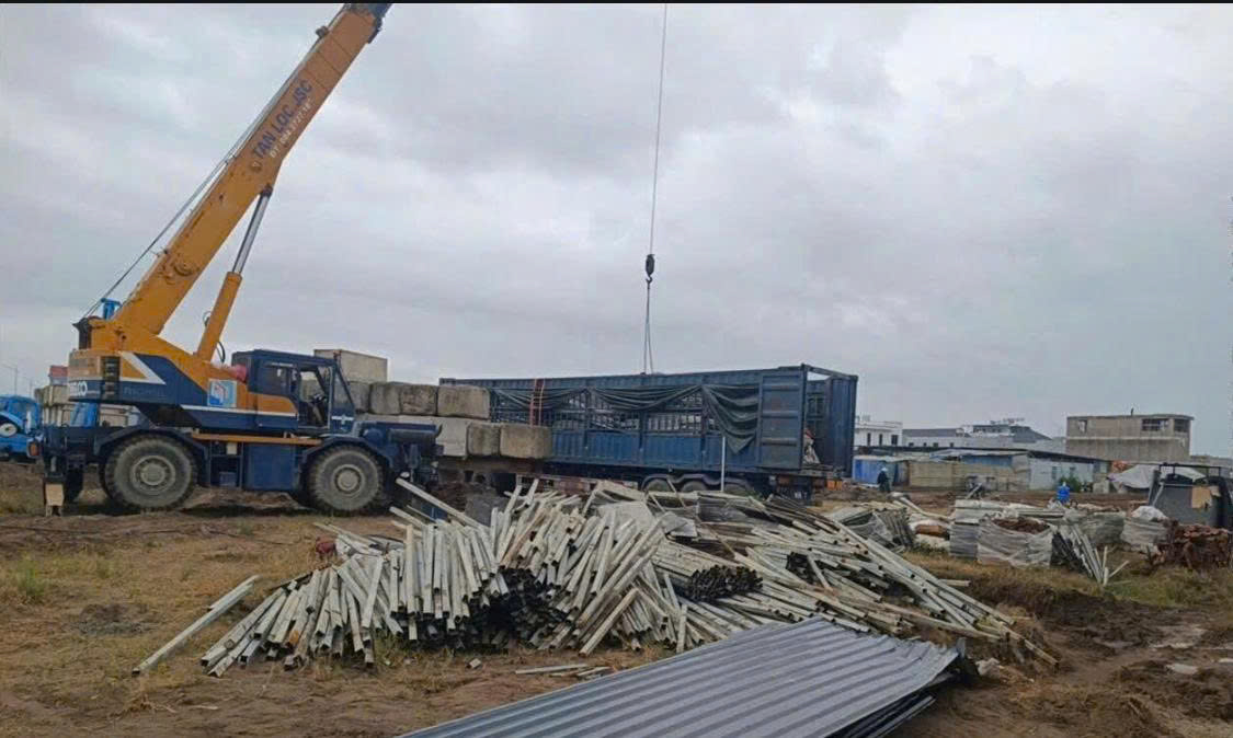 Xe đầu kéo vận chuyển container 20 feet 40 feet máy móc thiết bị công nghiệp vật liệu hàng hóa an toàn từ cảng nhà máy đi Hà Nội xe-dau-keo-van-chuyen-container-may-moc-thiet-bi-cong-nghiep