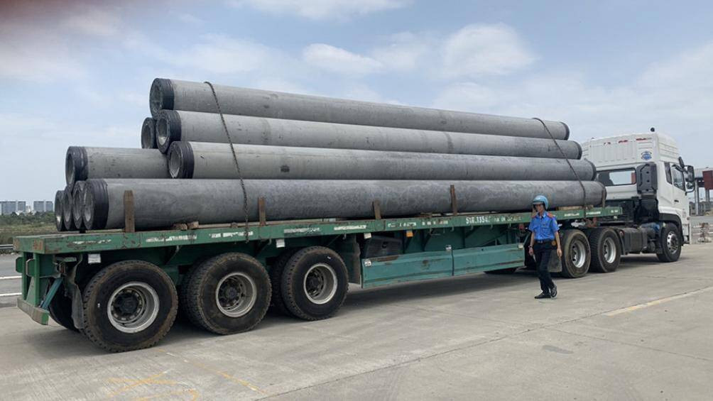 Dịch vụ xe đầu kéo vận chuyển đa dạng hàng hóa từ máy móc, kết cấu thép, thiết bị công nghiệp đến hàng dự án, đáp ứng linh hoạt mọi yêu cầu giao nhận đường dài. van-chuyen-da-dang-hang-hoa-bang-xe-dau-keo-va-ro-mooc-chuyen-dung
